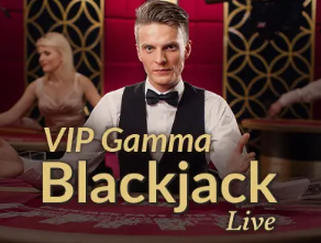 马宁半场前连出三黄：法比奥战术犯规，斯卢茨基、王世龙场边抗议